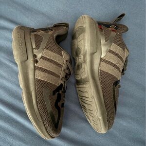 Zapatos ADIDAS Originales , niño talla 8K 👟 , poco uso, en buen estado